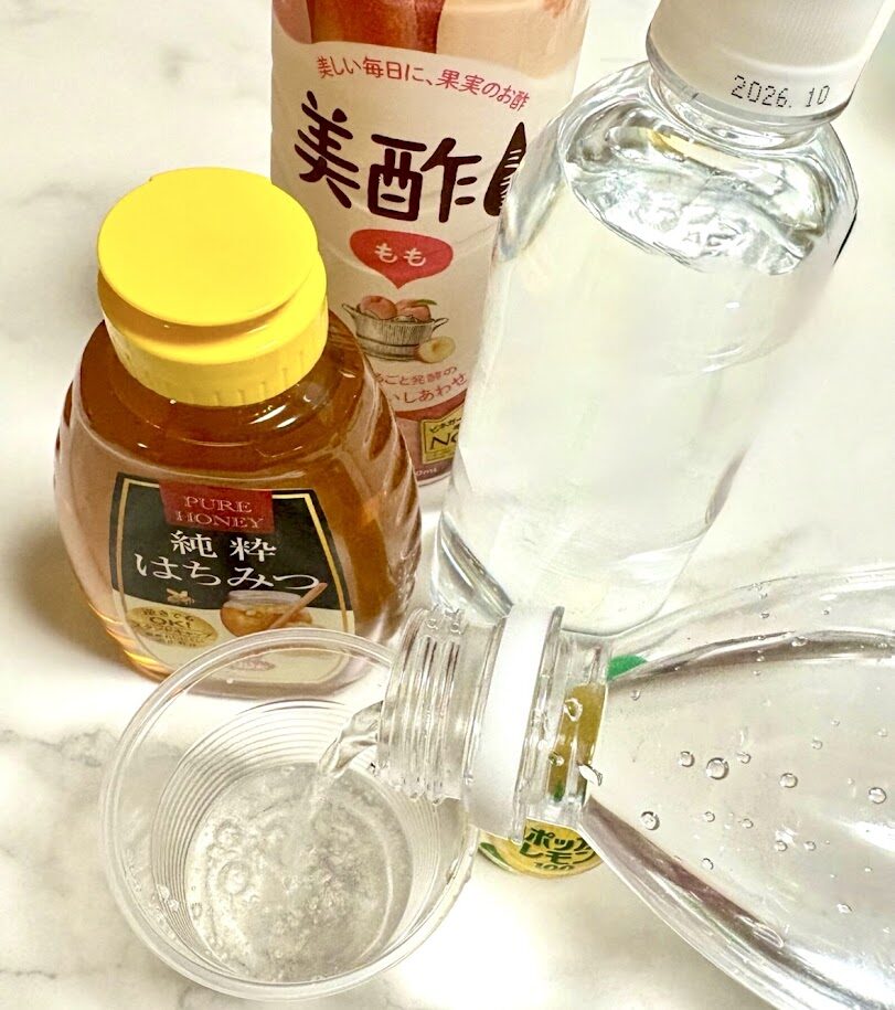 炭酸水をレモンやはちみつでアレンジ